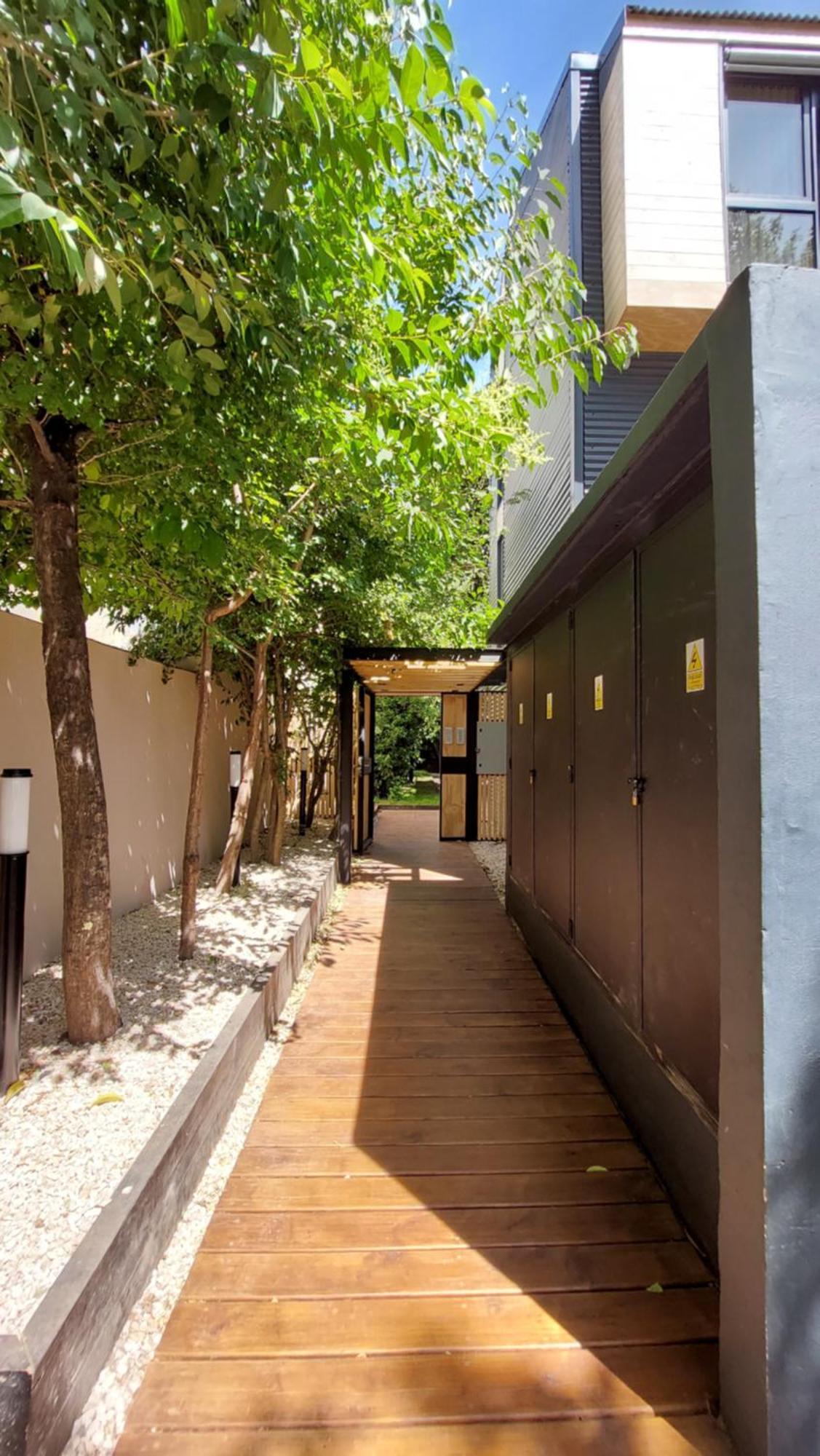 Hermoso Monoambiente De Diseno Unico, Con Patio, En El Centro De Sma. 4v5 Apartment